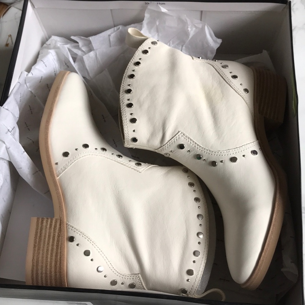 Dolce Vita Tobin Western Booties 7.5 white cream NEW concert festival - Picture 3 of 3
